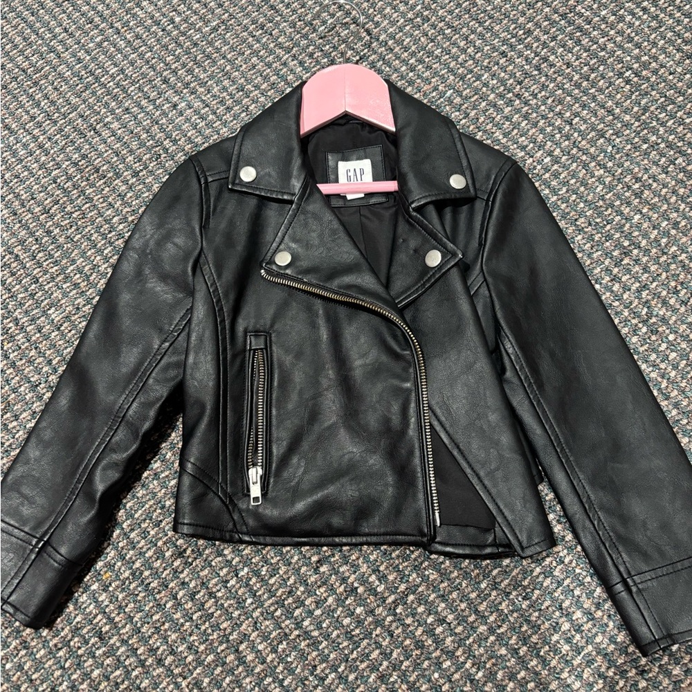 GAP Black Jacket Sleek Design Versatile Style